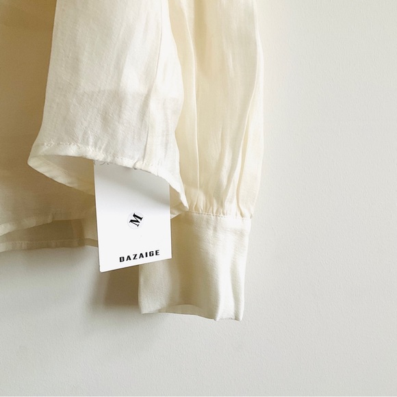 ✨ #Boutique Cold-shoulder Ruffle Blouse ✨ - Picture 4 of 4